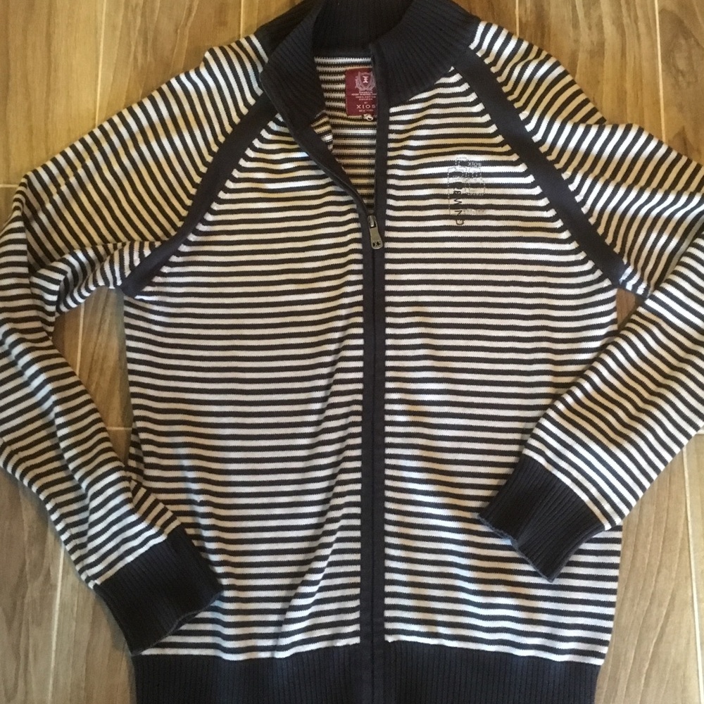 Men’s zip up sweater